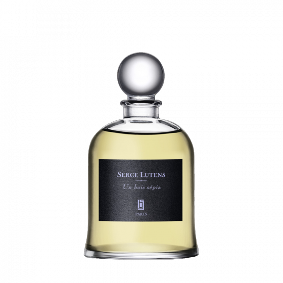 Un bois sépia | Serge Lutens – site officiel Un bois sépia | Serge Lutens – site officiel