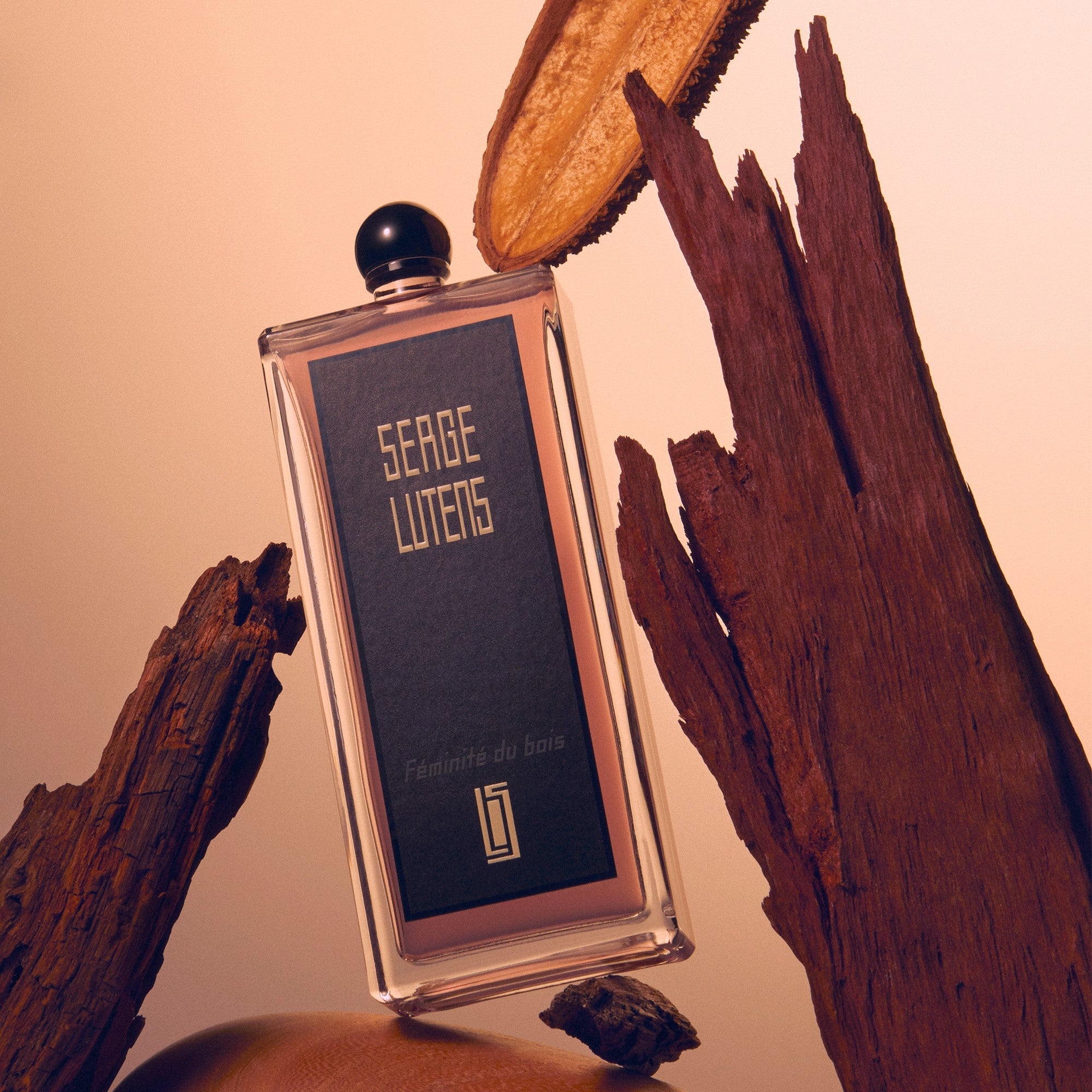 Santal majuscule | Serge Lutens – site officiel